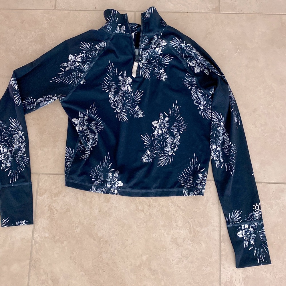 Vuori half zip crop top